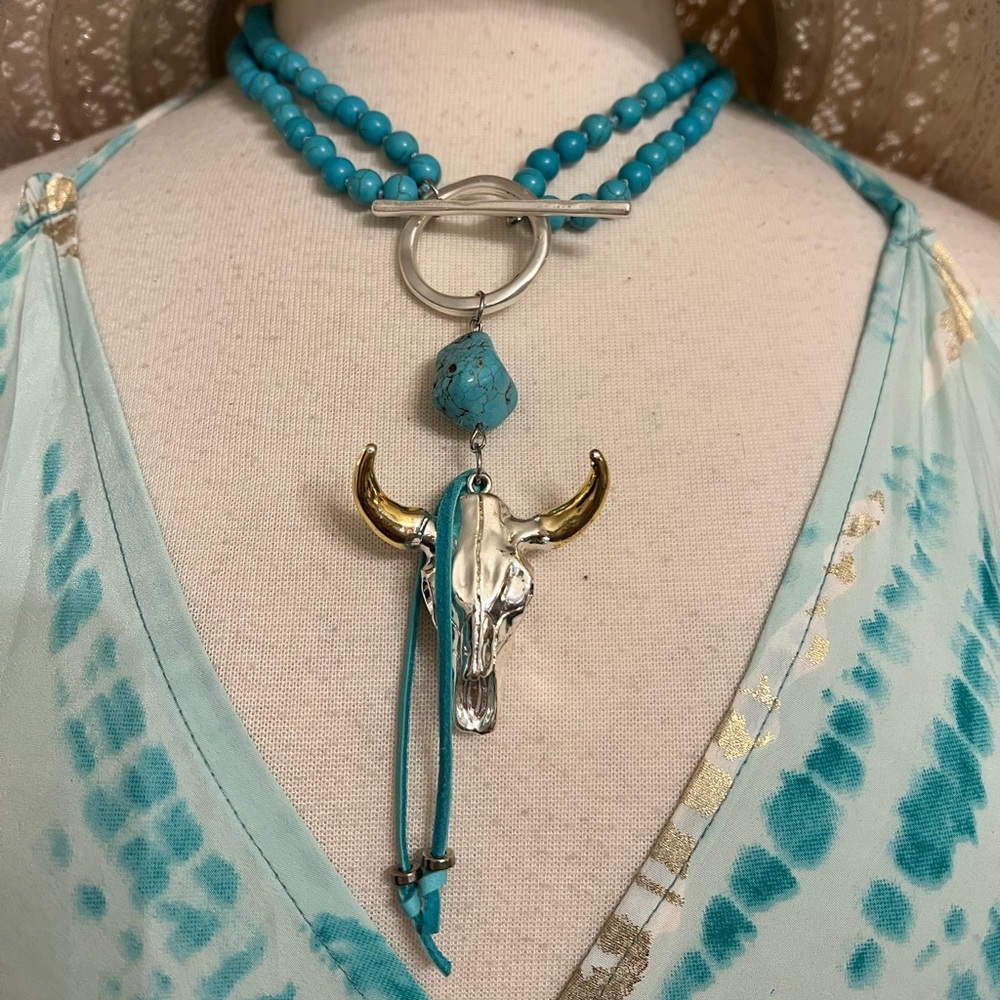 Beaded necklace with steer head pendant choker